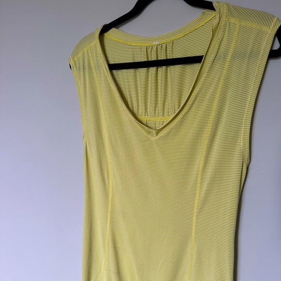 Lululemon tank - Picture 1 of 3